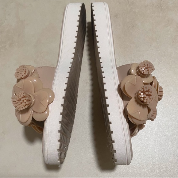 NINE WEST RELLY FLOWER SLIDES SIZE 7 M - Picture 4 of 8